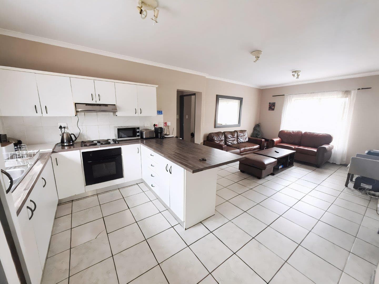 Parklands flat with secure vibes and fibre access