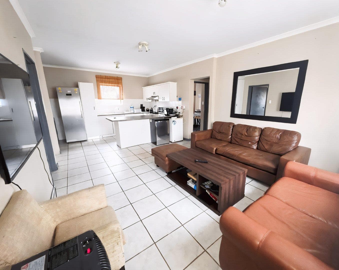 Parklands flat with secure vibes and fibre access - view 5