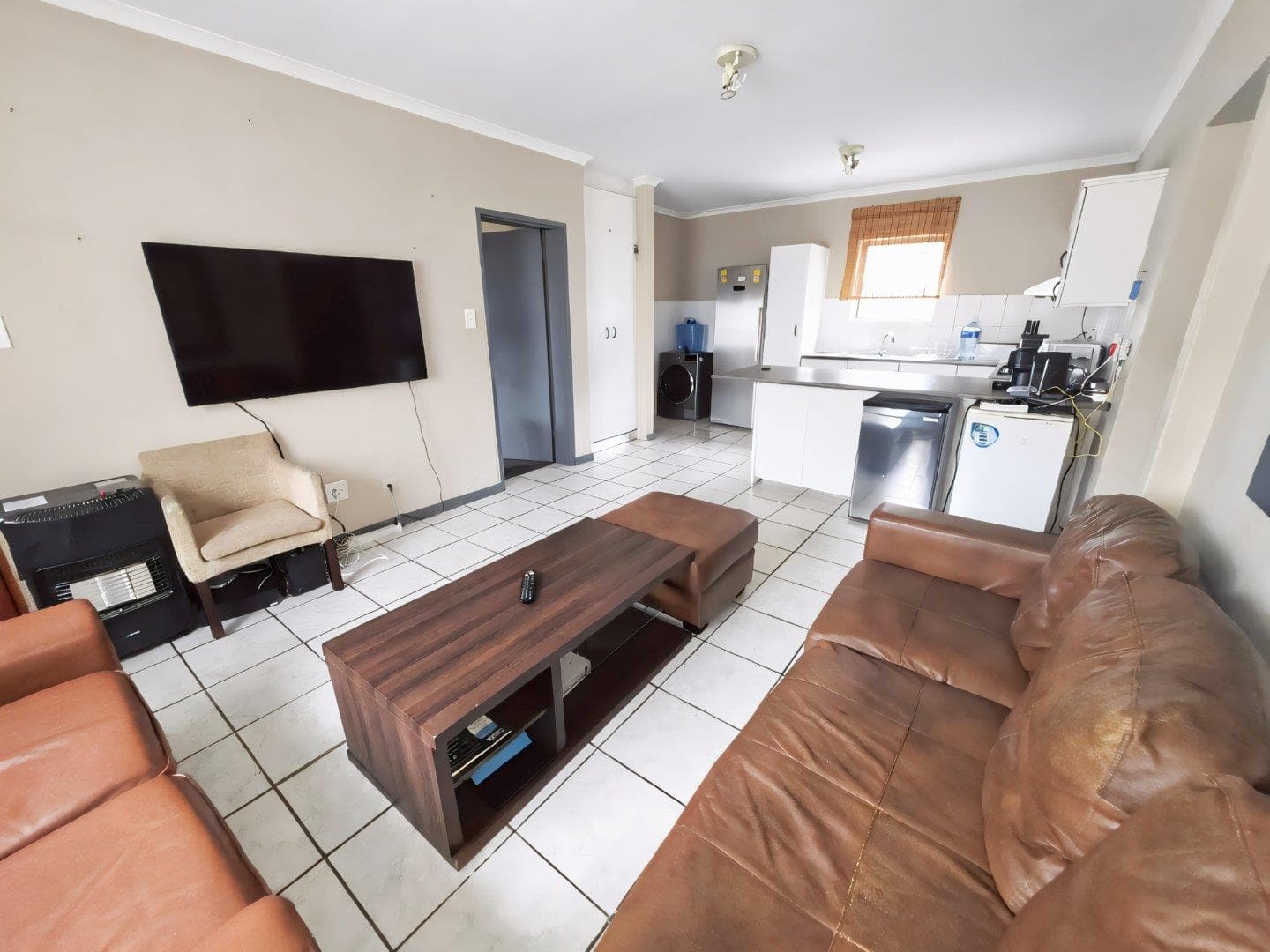 Parklands flat with secure vibes and fibre access - view 6
