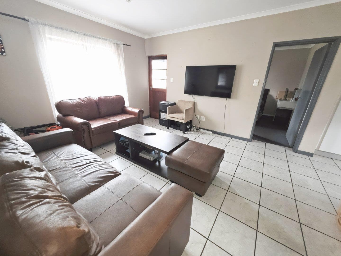 Parklands flat with secure vibes and fibre access - view 7
