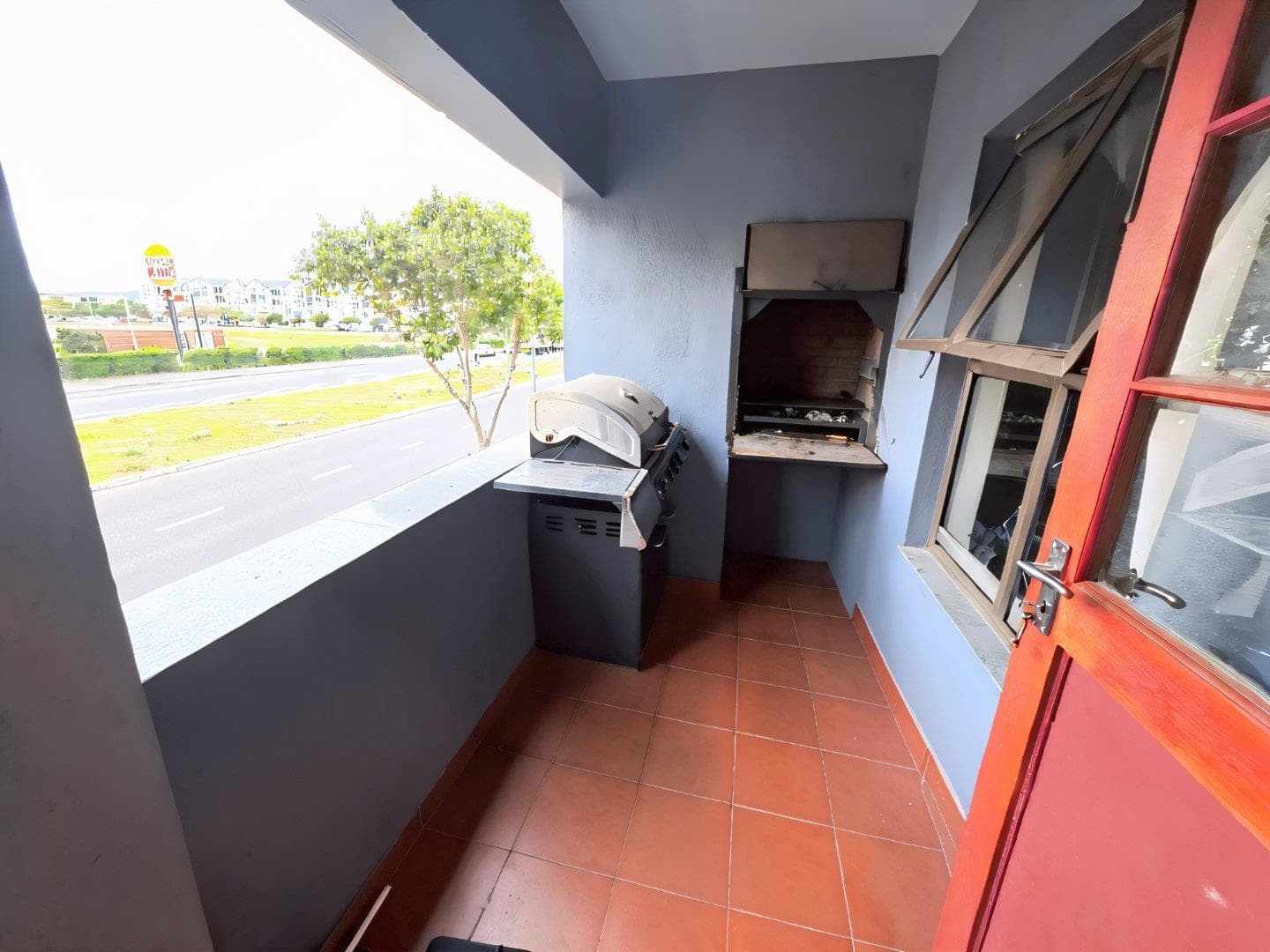 Parklands flat with secure vibes and fibre access - view 8