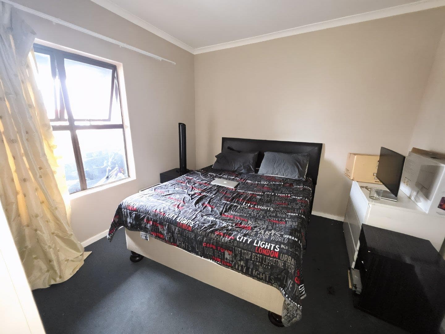 Parklands flat with secure vibes and fibre access - view 9