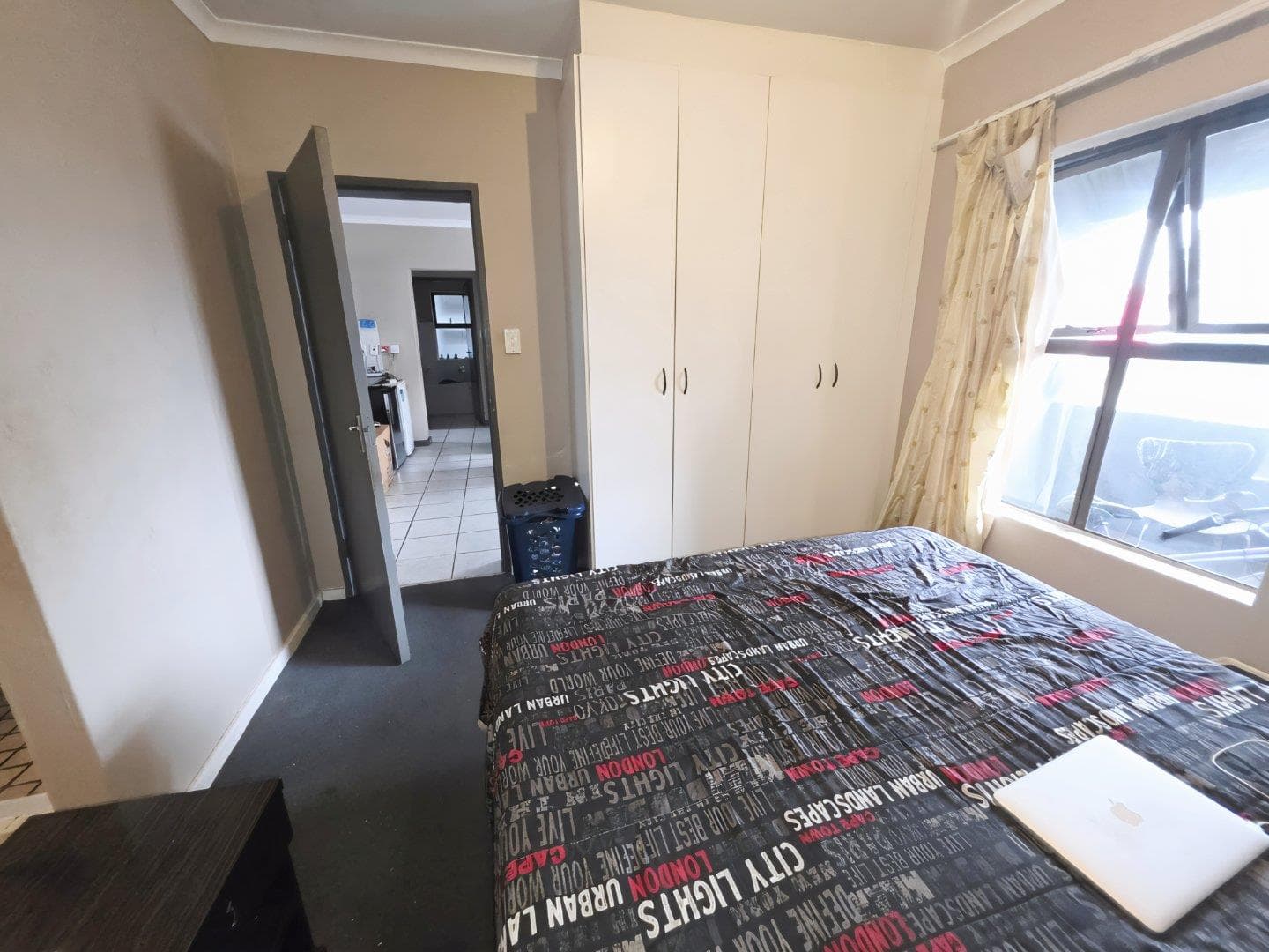 Parklands flat with secure vibes and fibre access - view 11