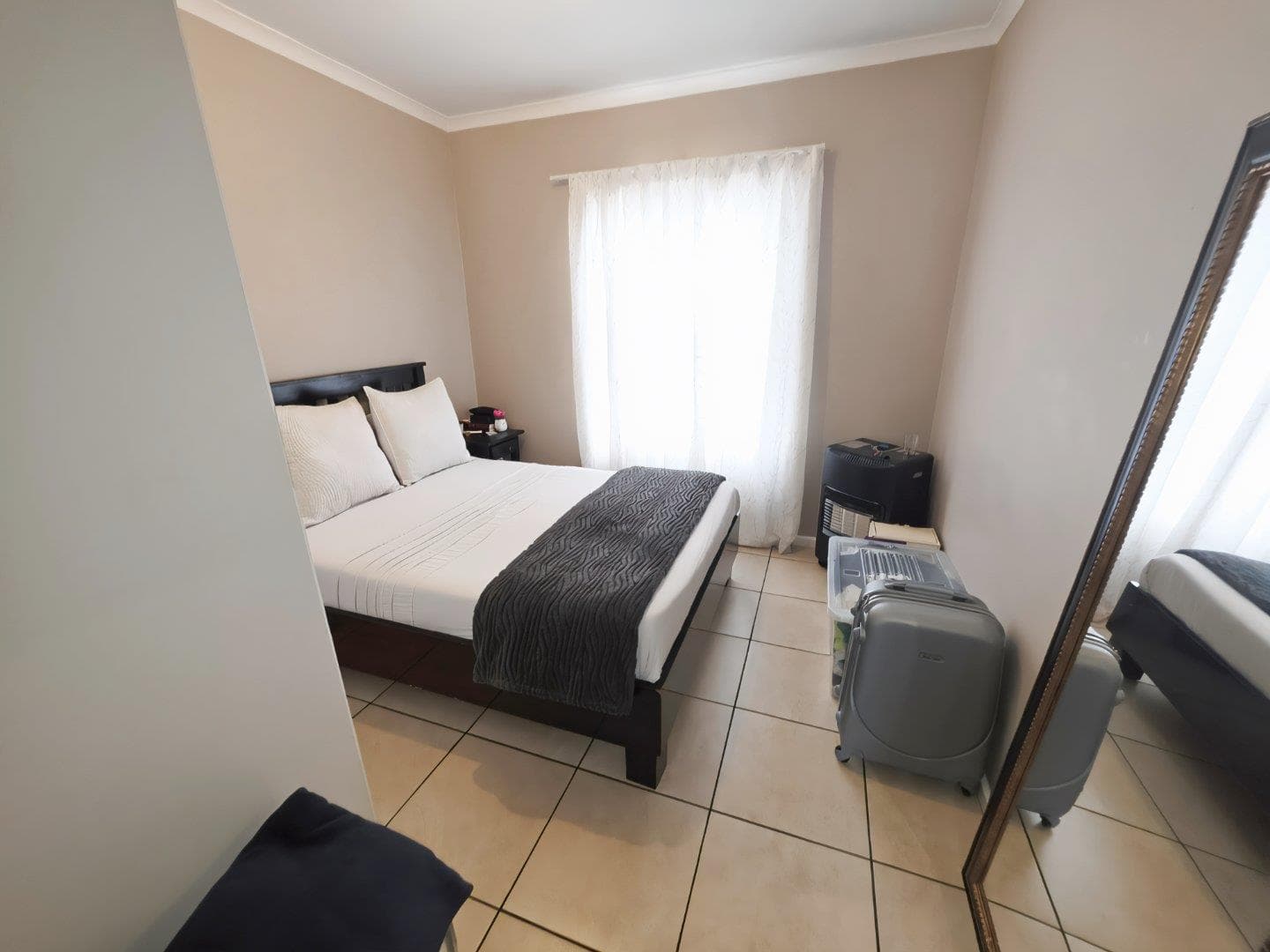Parklands flat with secure vibes and fibre access - view 13