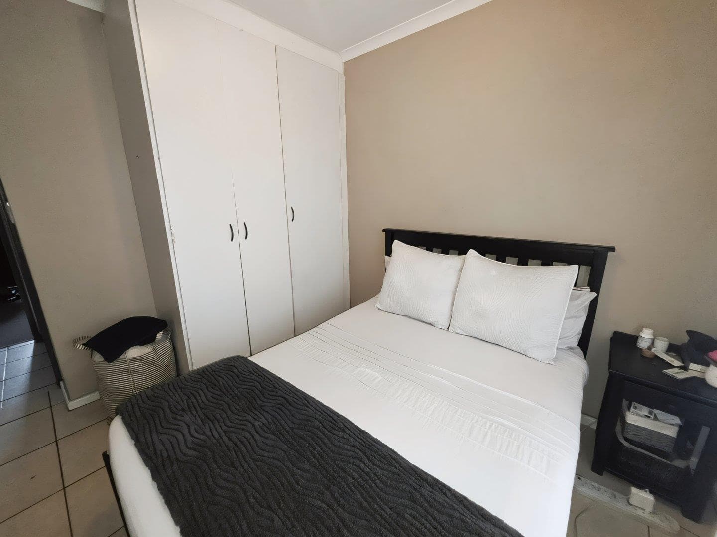 Parklands flat with secure vibes and fibre access - view 14