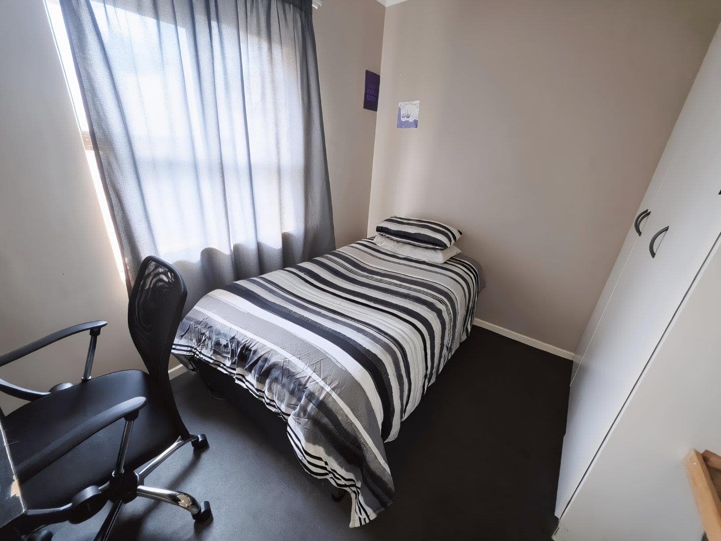 Parklands flat with secure vibes and fibre access - view 15