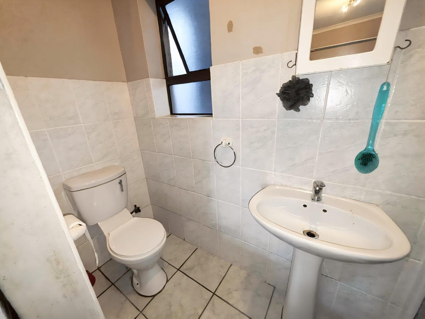 Parklands flat with secure vibes and fibre access - view 17